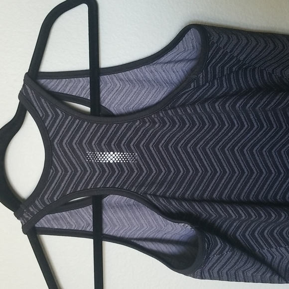 Athleta finish fast Sporty Fitness Workout chevron tank XL - Picture 7 of 9